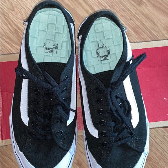 Black and white Vans women’s size 8 - Picture 6 of 7